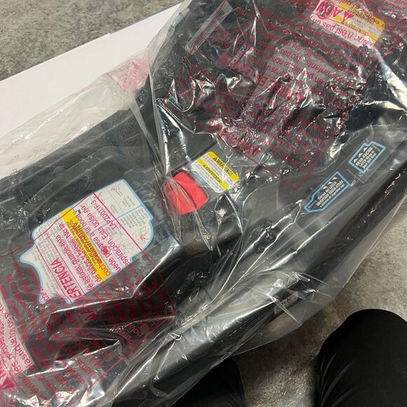 NEW - NWT Graco BASE ONLY - Graco SnugRide SnugLock Infant Car Seat Base. - Picture 9 of 12